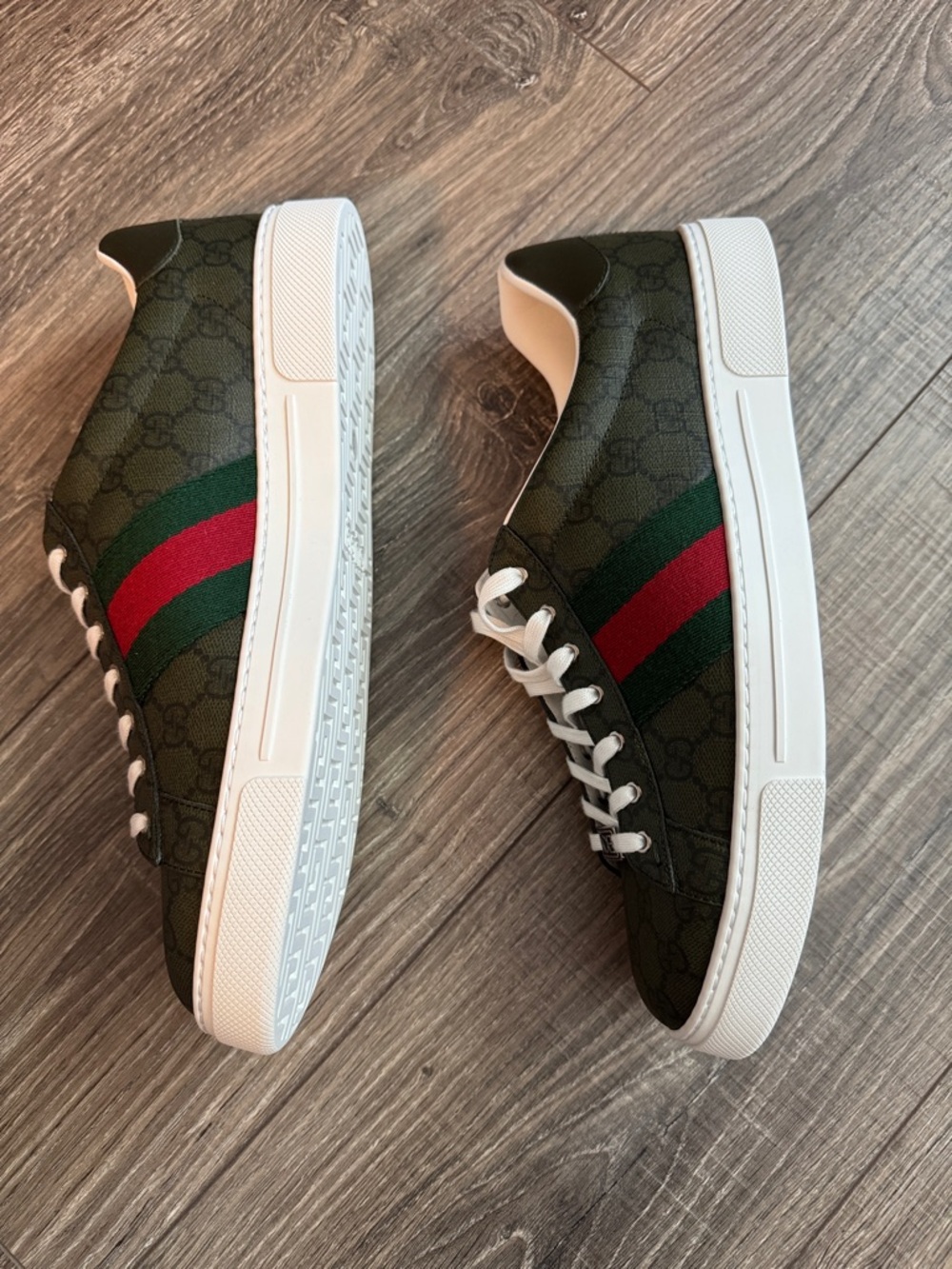 Gucci Men’s Ace Low-Top Sneakers - Picture 3 of 11
